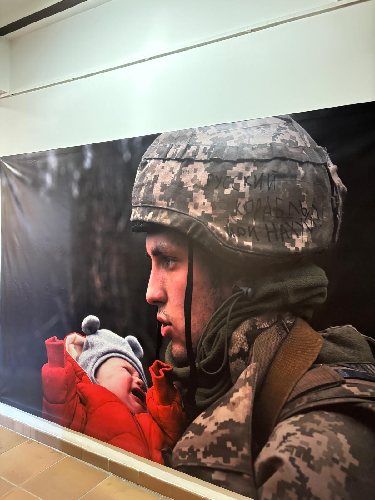 Vista de la exposición: UCRANIA, la guerra de los civiles. Luis de Vega.