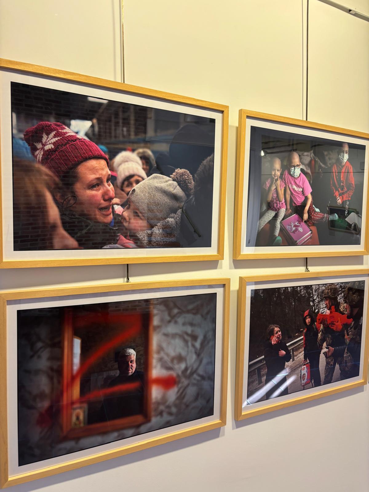 Vista de la exposición: UCRANIA, la guerra de los civiles. Luis de Vega.